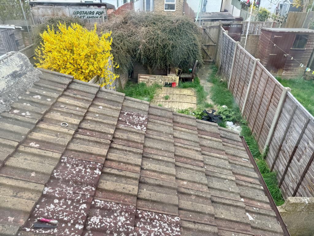 Lot: 123 - TERRACED HOUSE FOR REFURBISHMENT - Garden
